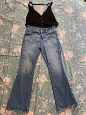 American Eagle Outfitters Women's Denim Blue Flare Jeans Size 6 Short